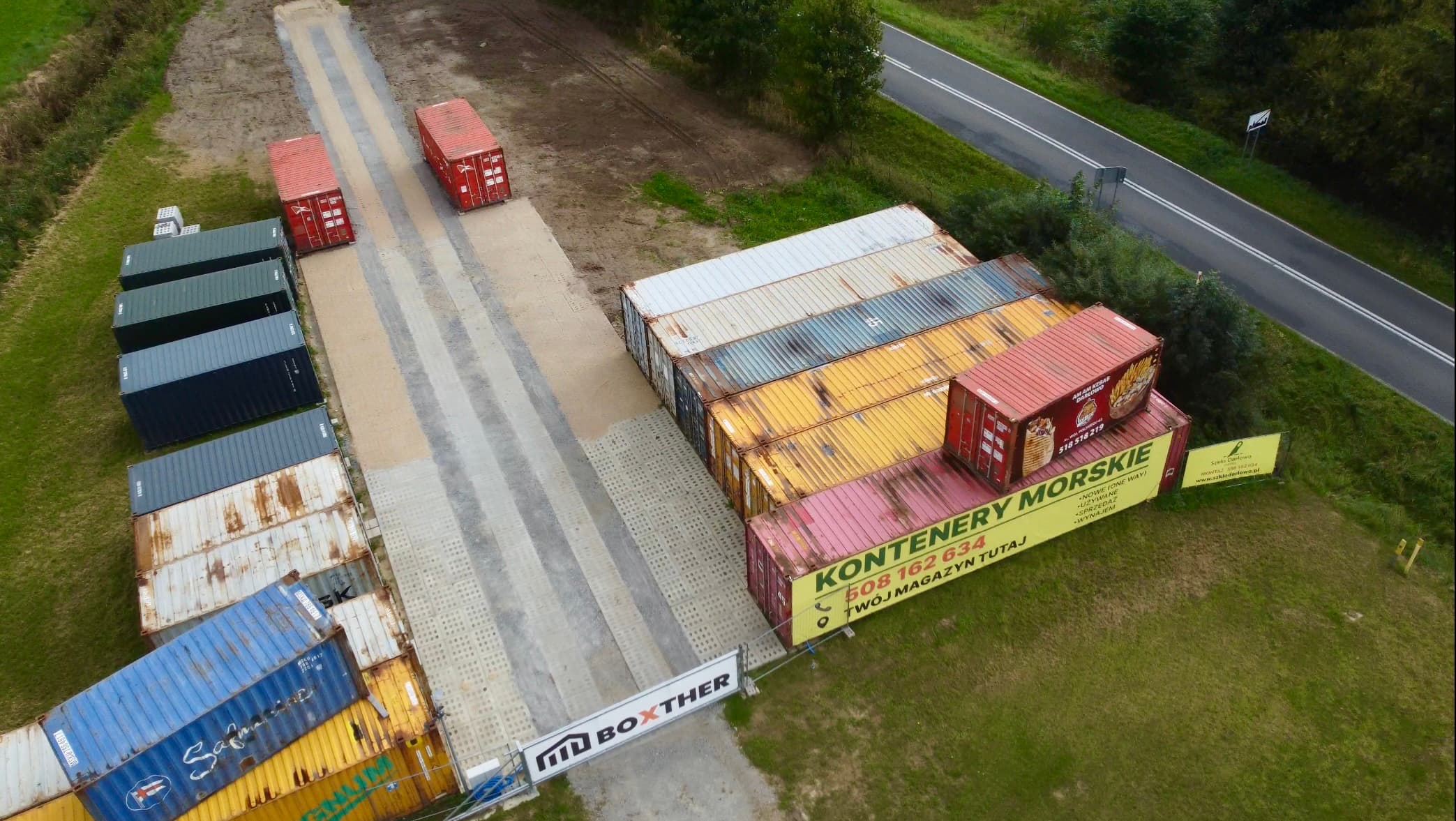 Plac BOXTHER - kontenery w rzędach